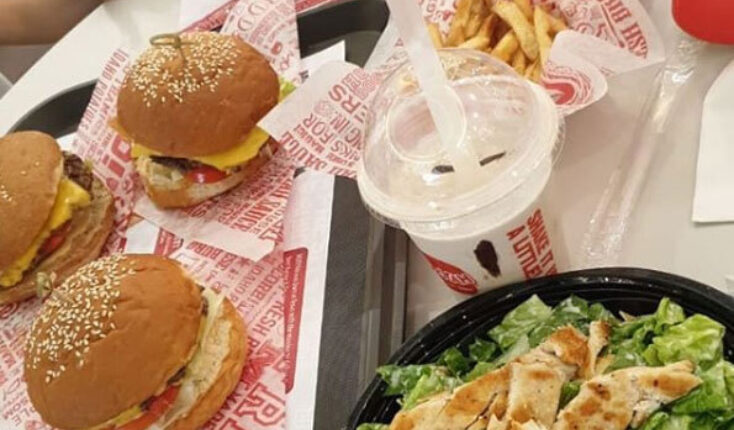 Mooyah Oman Salad Burgers